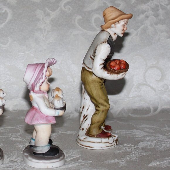 Vintage Bisque Figurine Grandma Playing Flute - Picture 12 of 12